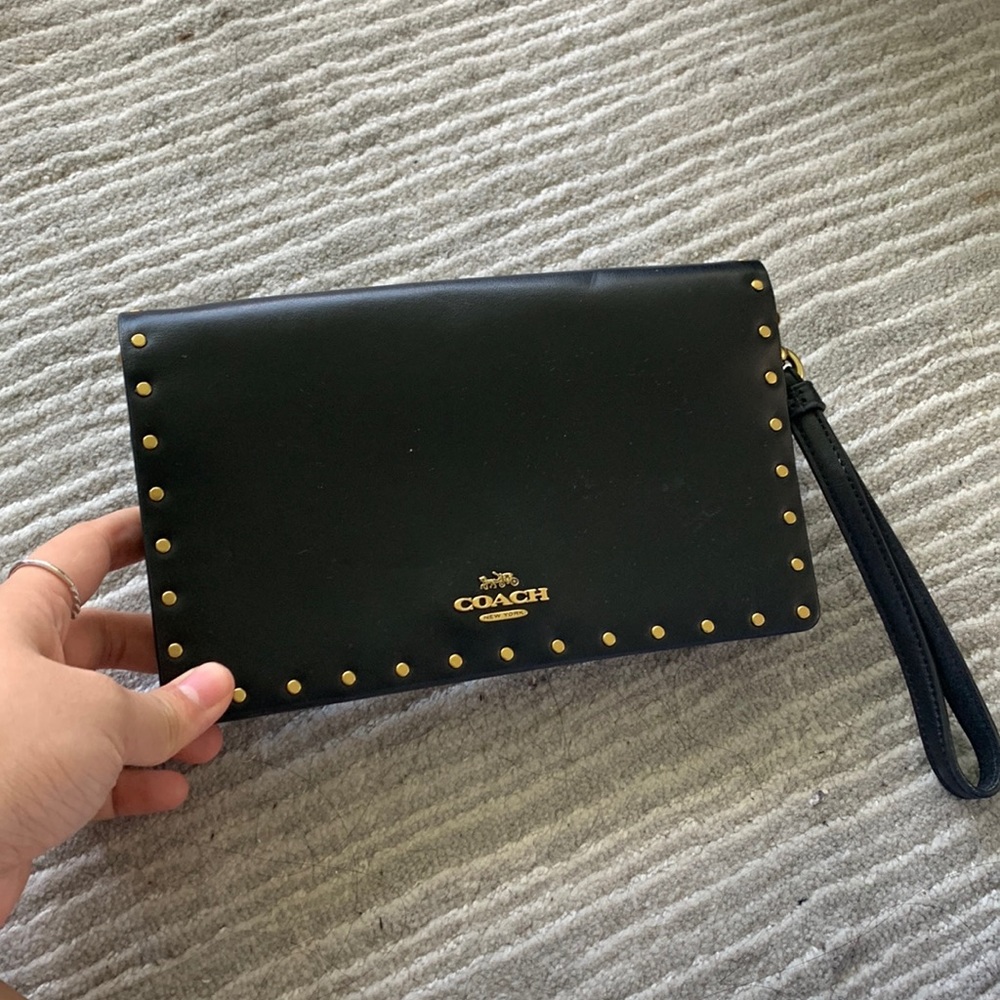 Perfect condition coach crossbody bag or can use it as a clutch/wristlet